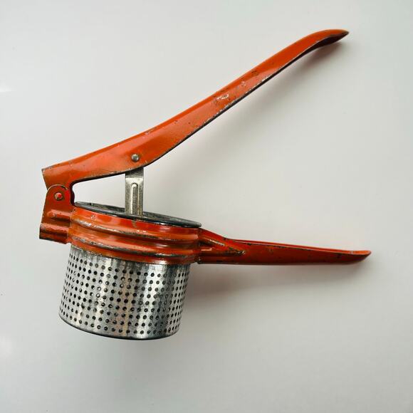 Potato Ricer Masher Strainer Kitchen Utensil Vintage Red Handled Metal Farmhouse - Picture 1 of 7